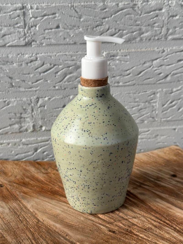 Zeepfles mint groen met spikkels