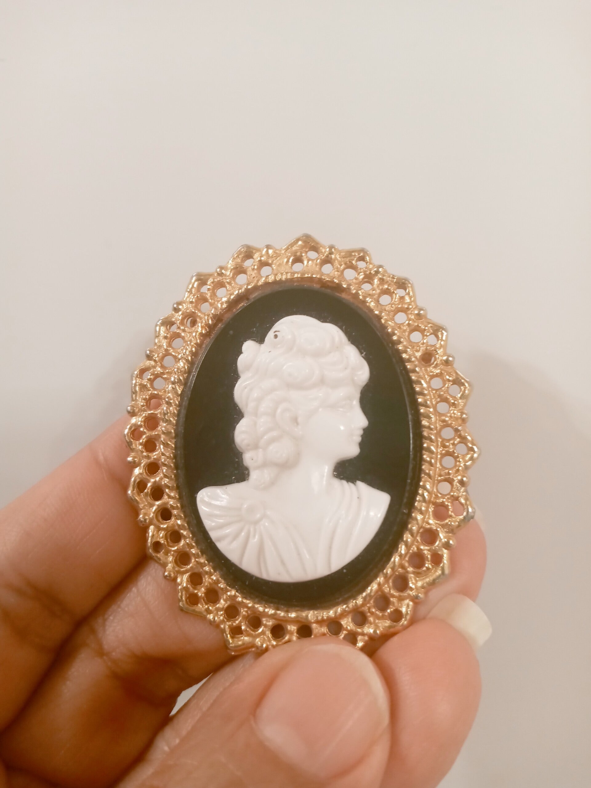 Vintage Gold Plated Cameo Brooch
