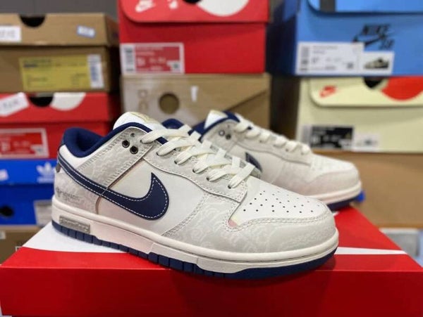 Tennis Shoes