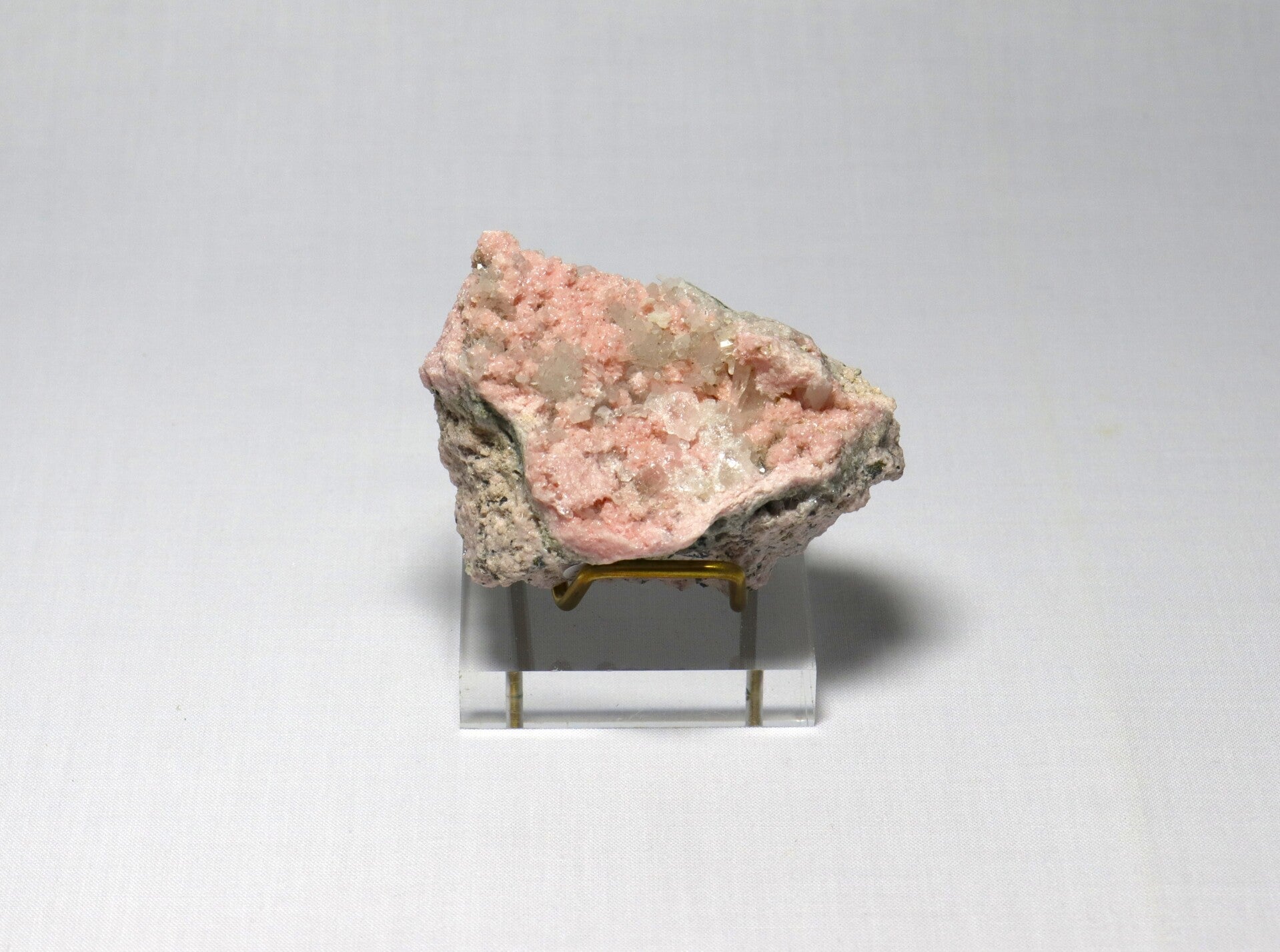 Rhodochrosiet met stilbiet en kwarts