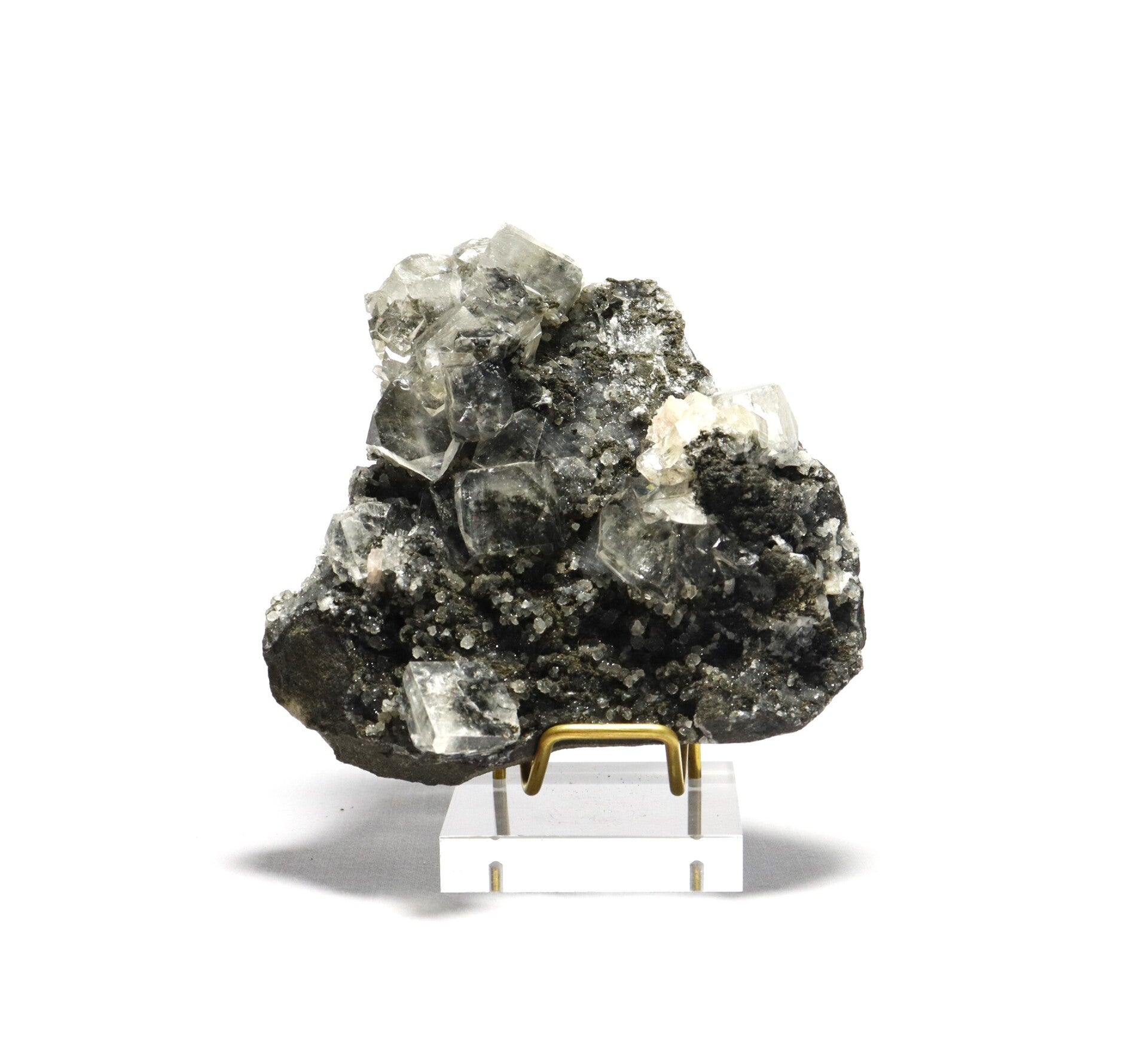 Zwarte chalcedoon met apofylliet en oranje stilbiet