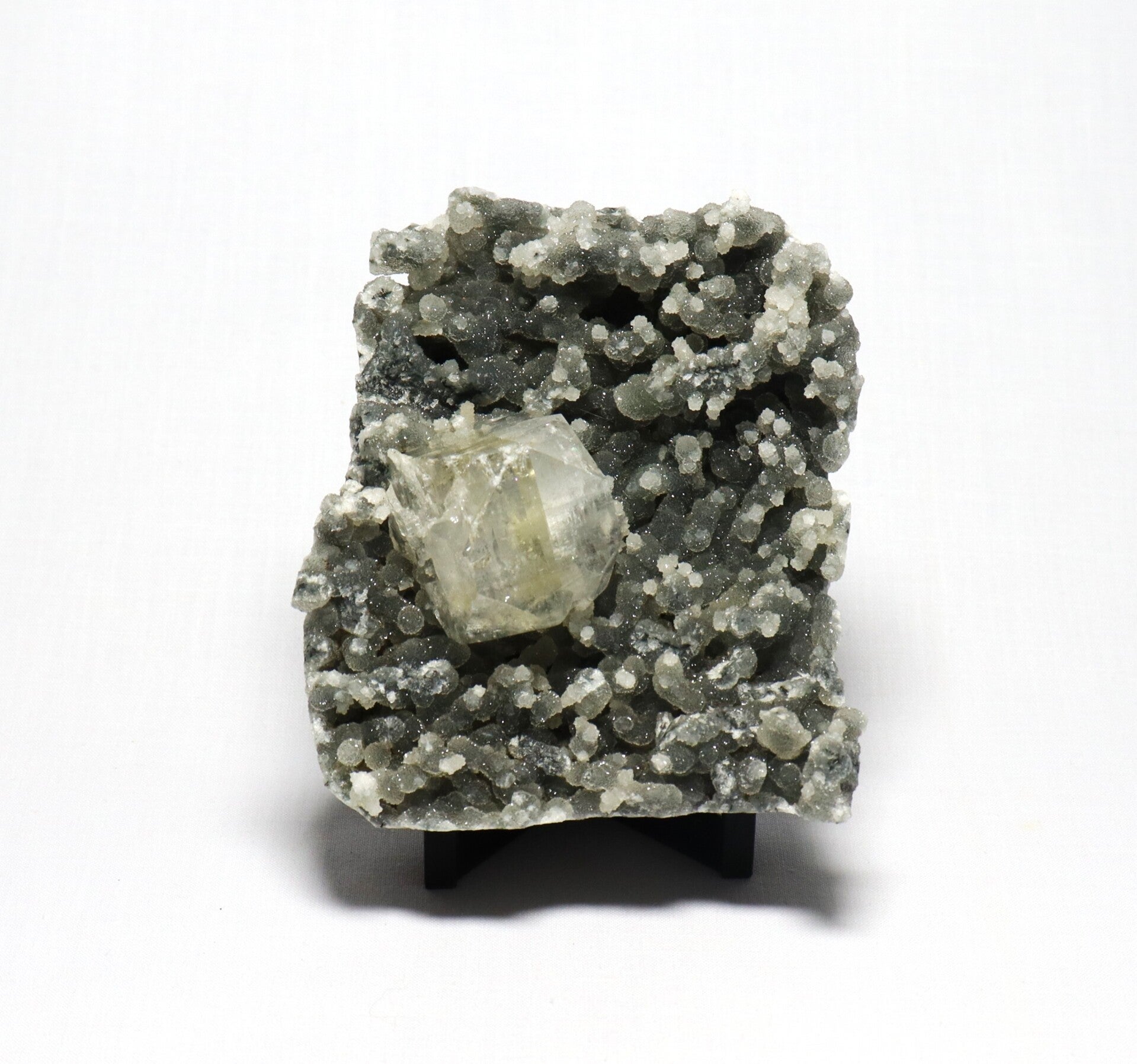 Zwarte chalcedoon met apofylliet