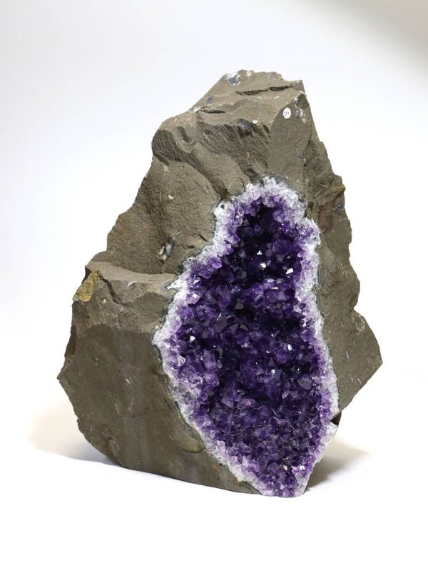 Amethist op moedergesteente