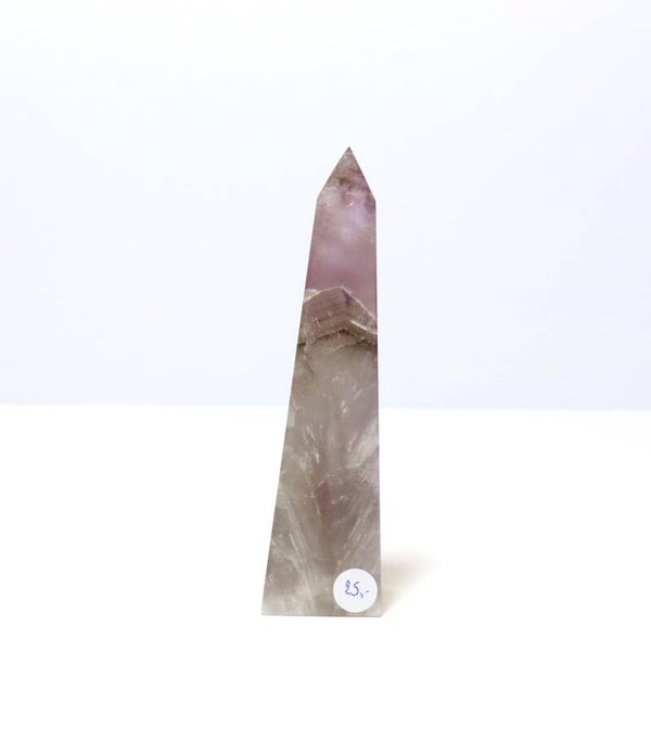 Amethist obelisk