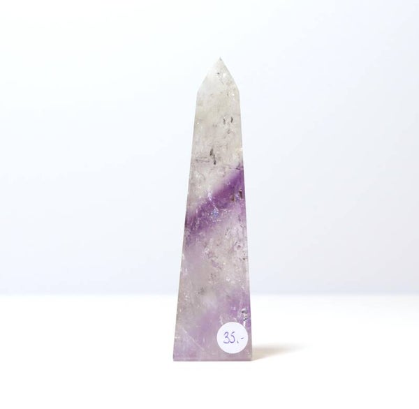 Amethist obelisk