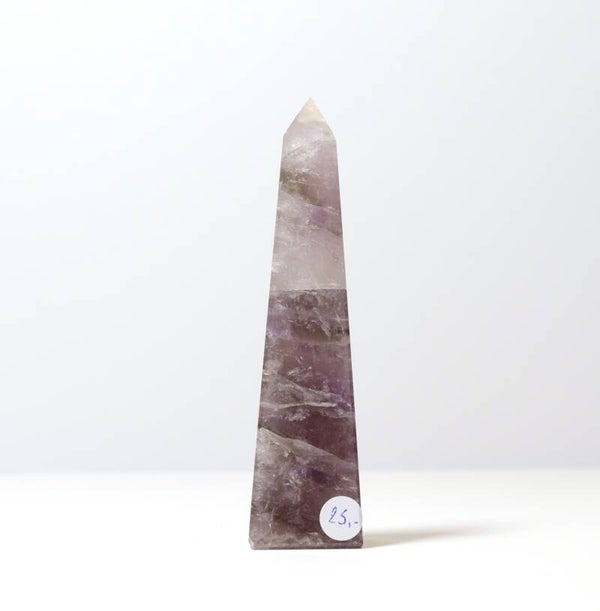 Amethist obelisk