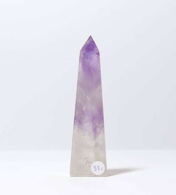 Amethist obelisk