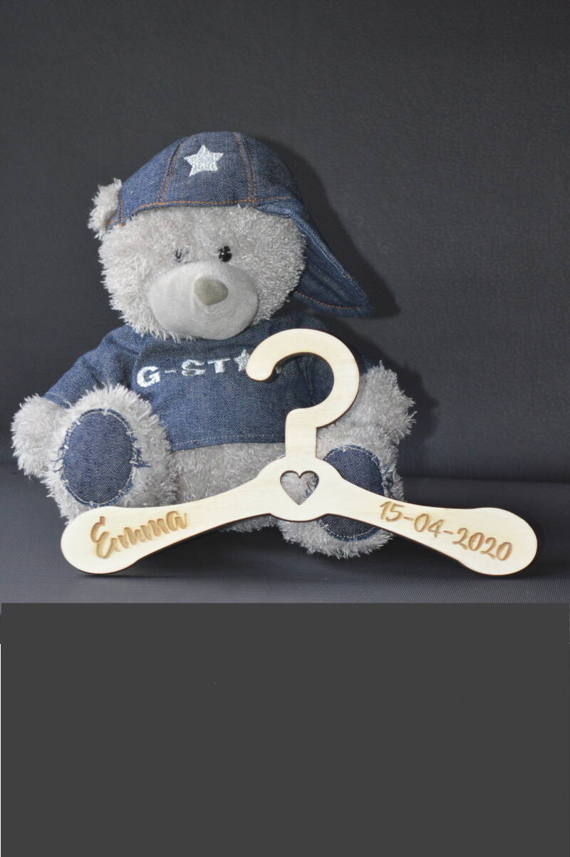 Baby kleerhanger met tekst laser gravure