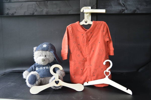 Baby kleerhanger met hartje
