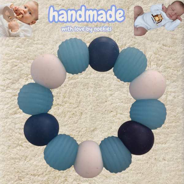 Noekies Handgemaakte Bijtring blauw nr 2