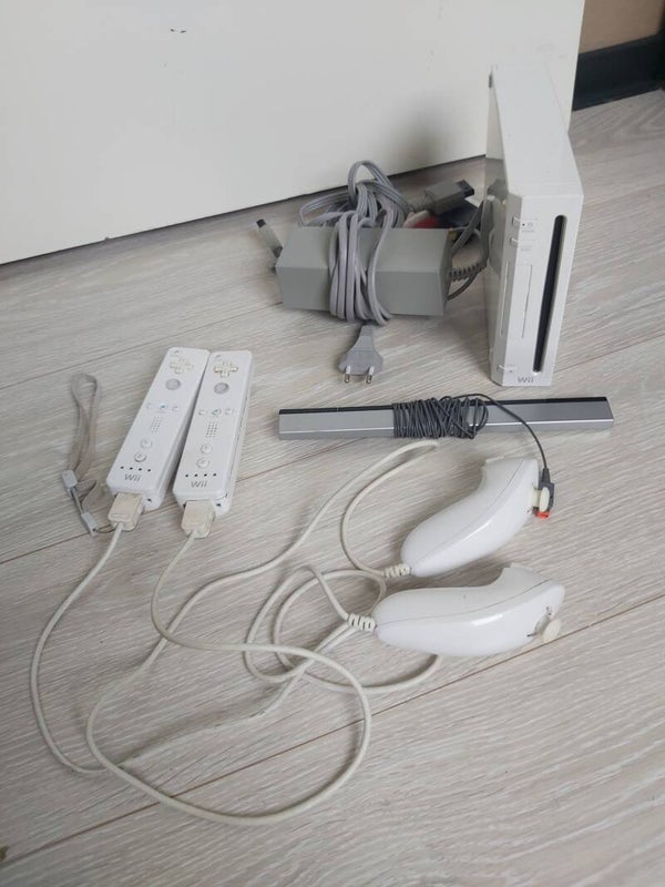 Nintendo Wii (White)