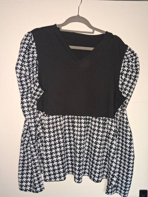 Zwart-witte peplum blouse, maat XXL