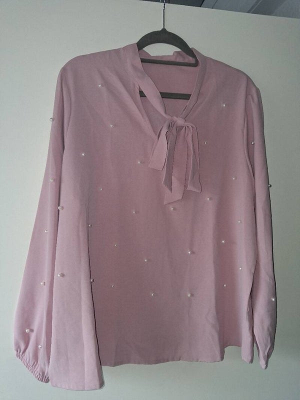 Blouse lichtroze met parels en strik XL