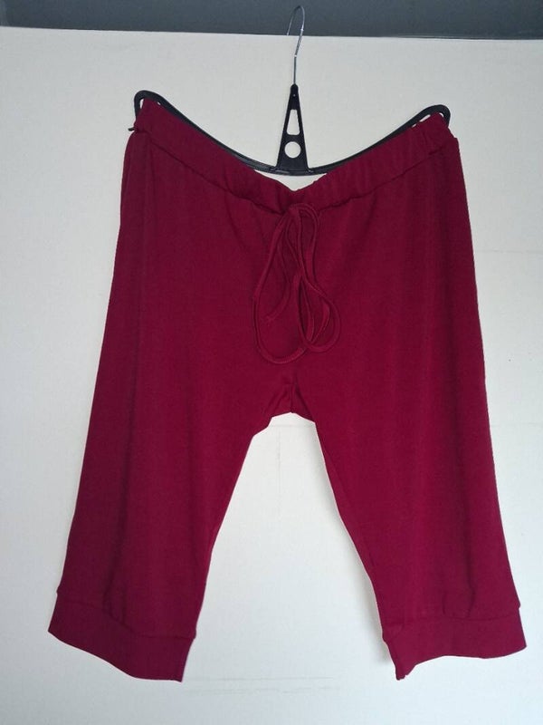 Bordeauxrode korte driekwart broek, maat 2XL
