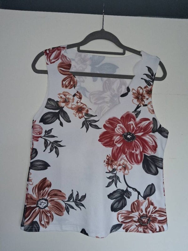 Wit met bloemenprint top, maat XXL