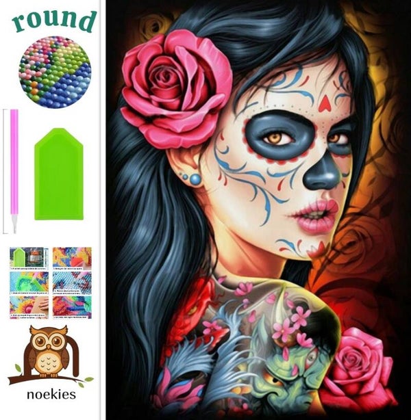 nr 2068 DIamond Painting tattoo vrouw 40x30cm (rond)
