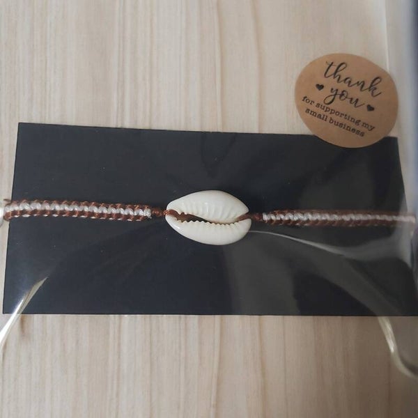 SAV Shell handmade armband bruin wit met schelp