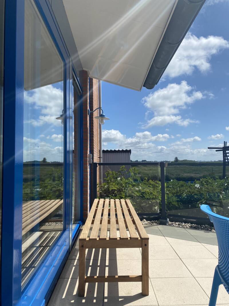 Terras voorkant WaterHuisHeeg