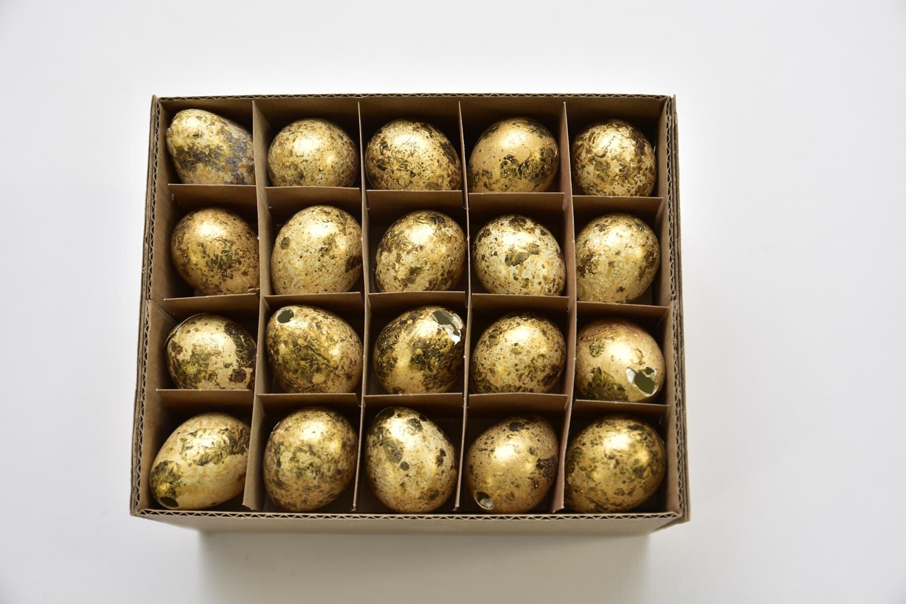 Doos á 60 kwarteleieren Goud