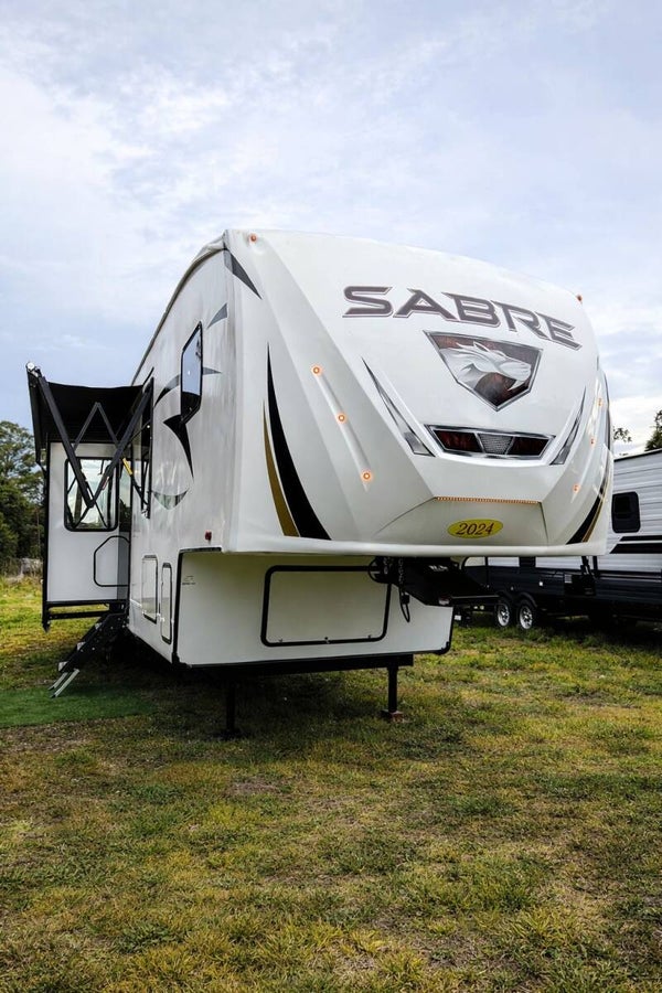 2024 Sabré ( 2 cuartos, 2 baños completos)