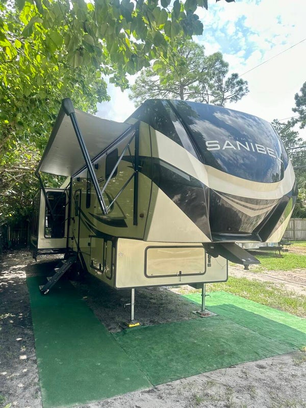 2021 PrimeTime Sanibel 3402WB