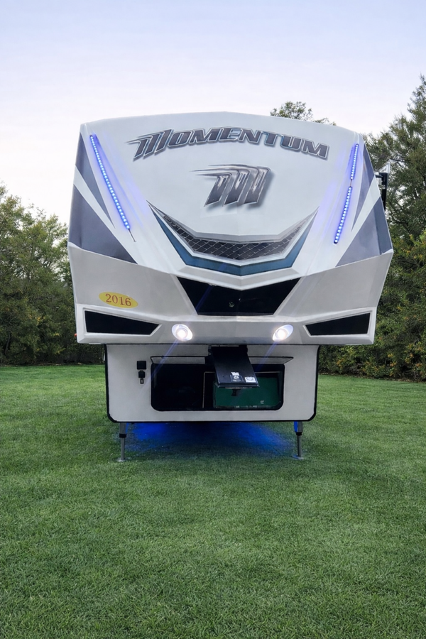 2016 Momentum(toy hauler )