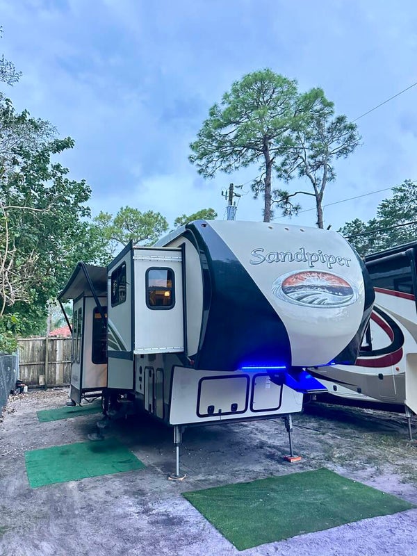 2017 Forest River Sandpiper 377FLIK