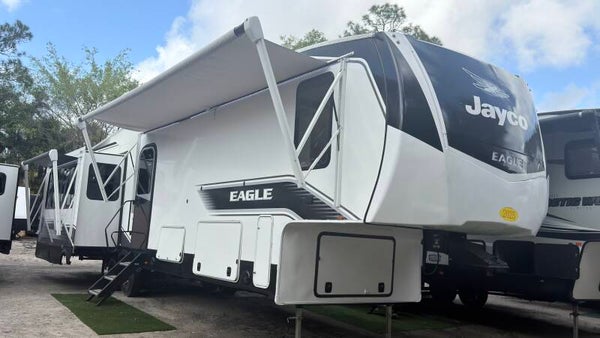 2025 Jayco ( 2 cuartos + Loft)