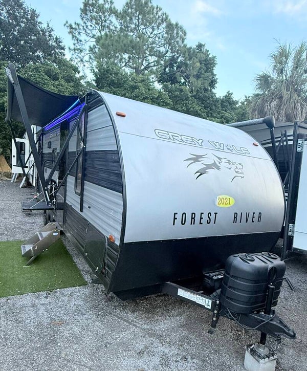 2021 Cherokee (cama queen + Literas )
