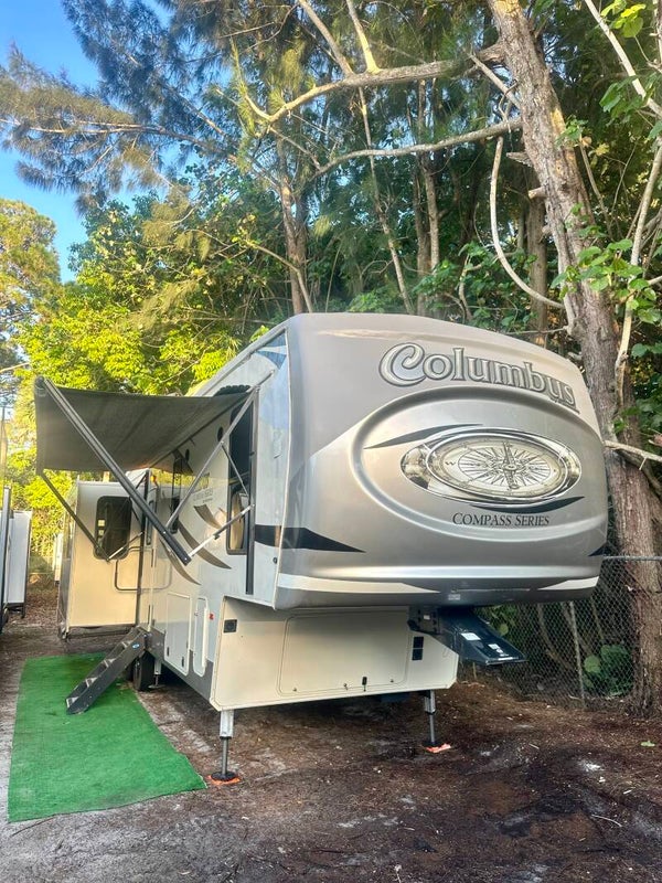 2020 Palomino Columbus 329DVC