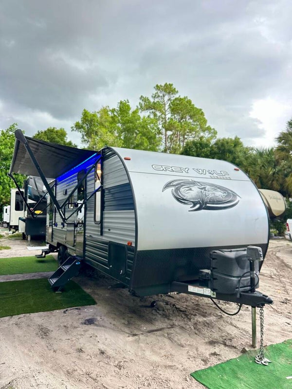 2021 Cherokee Grey Wolf Limited 26DBH
