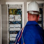 electrician-2755682_1920.jpg