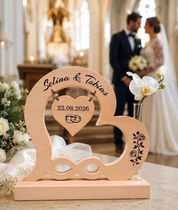 Hochzeitsgeschenk aus Holz mit Herz, Endlosschleife, Vase & Gravur