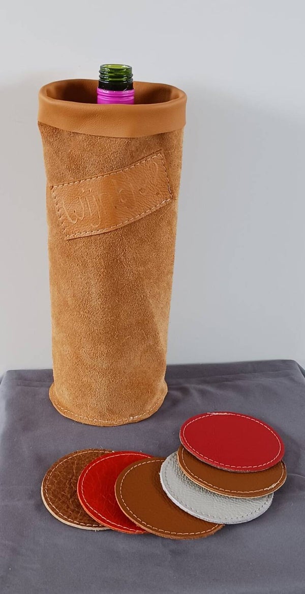 Cadeauset onderzetters en flessenhoes, ook apart verkrijgbaar.