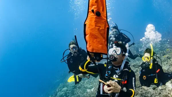 PADI | Delayed Surface Marker Buoy diver