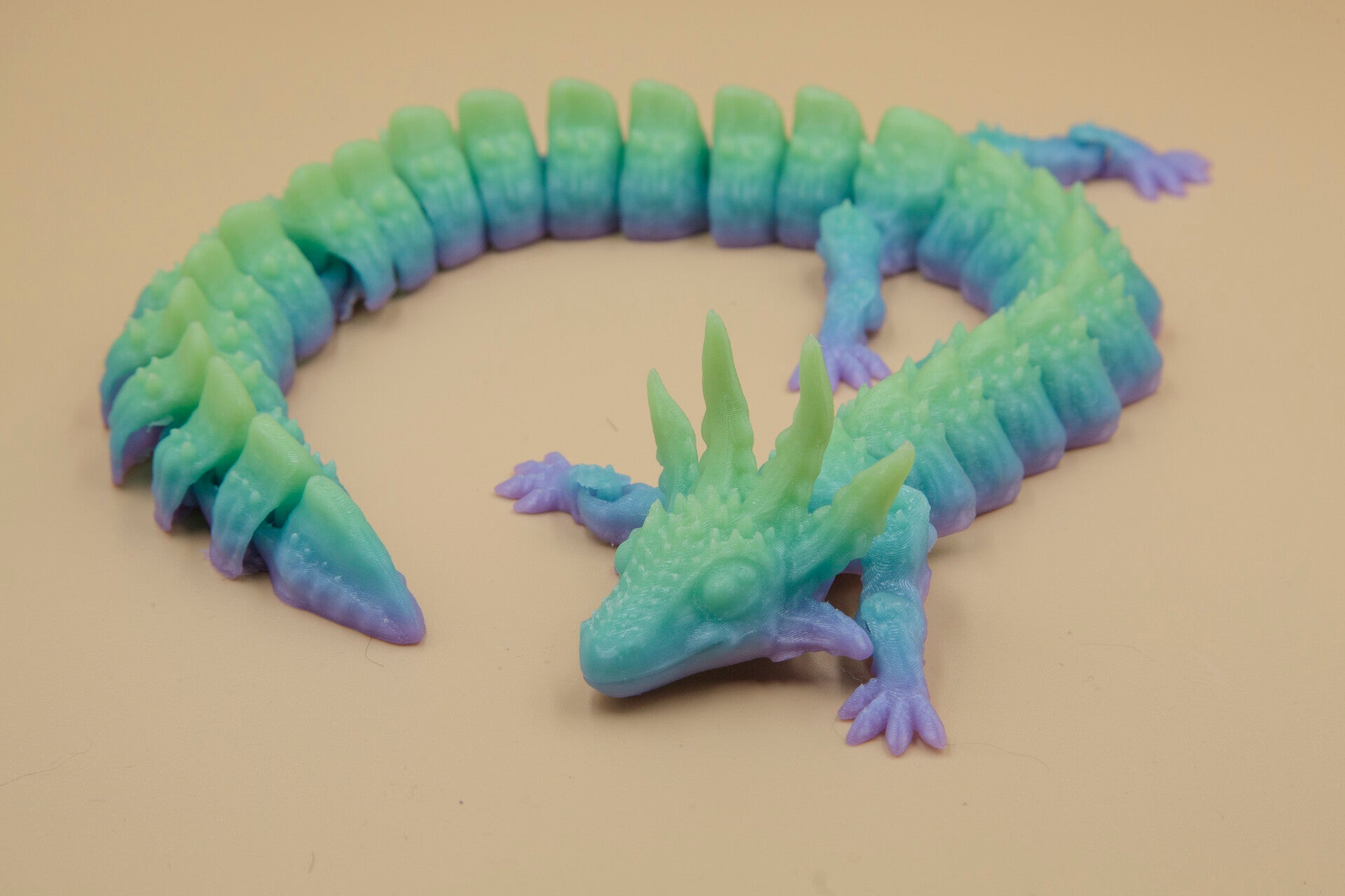 Flexibele glow in de dark draak