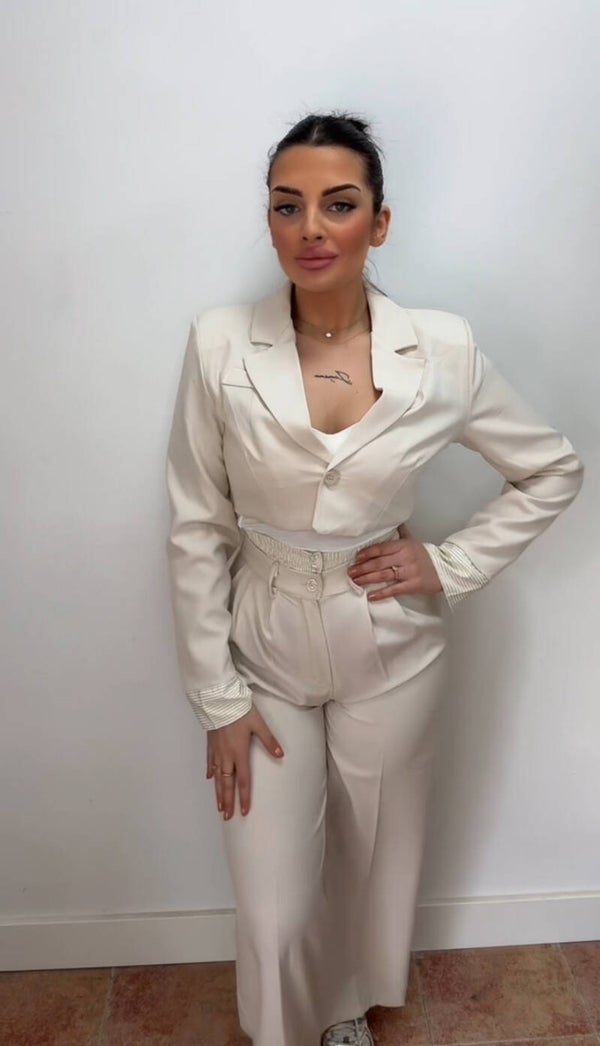 Traje cintura y mangas rayas