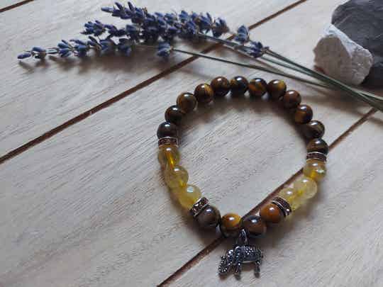 Armband Tijgeroog/rutielkwarts met olifant bedel