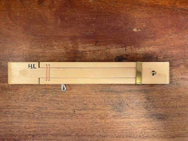 Spreder i træ. 40 - 55 cm.