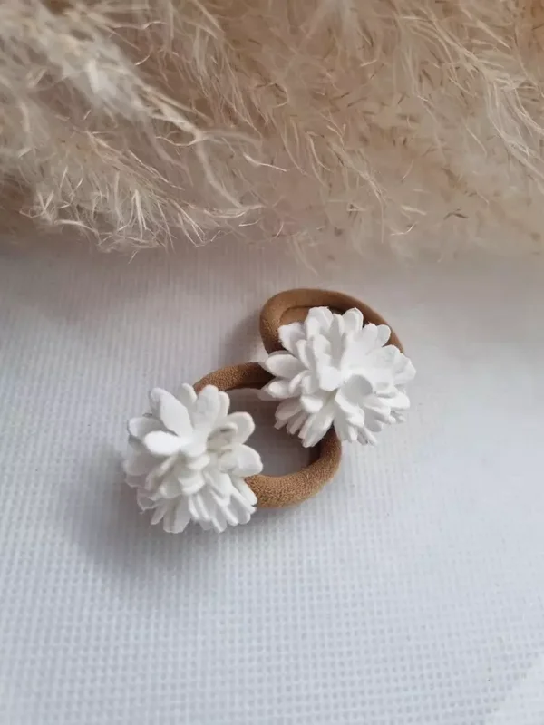 Elastiekjes bloem wit