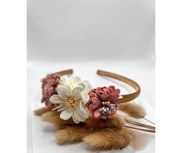 Diadeem pink flowers