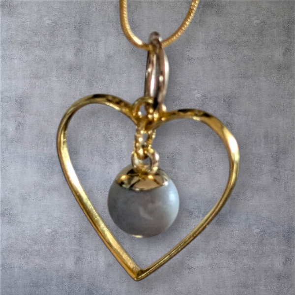 Betonschmuck Perle goldenes Herz "Unikat"