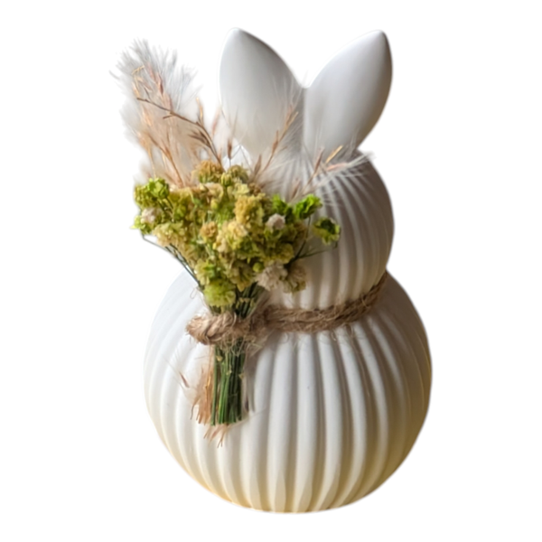 Zauberhafter Osterhase mit Deko grün