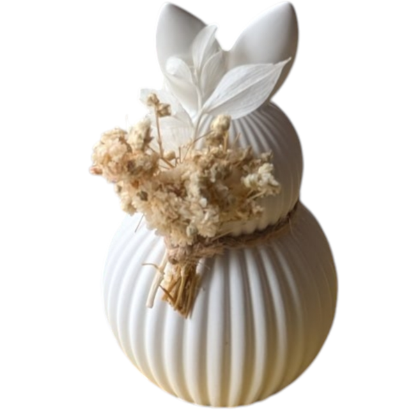Zauberhafter Osterhase mit Deko beige