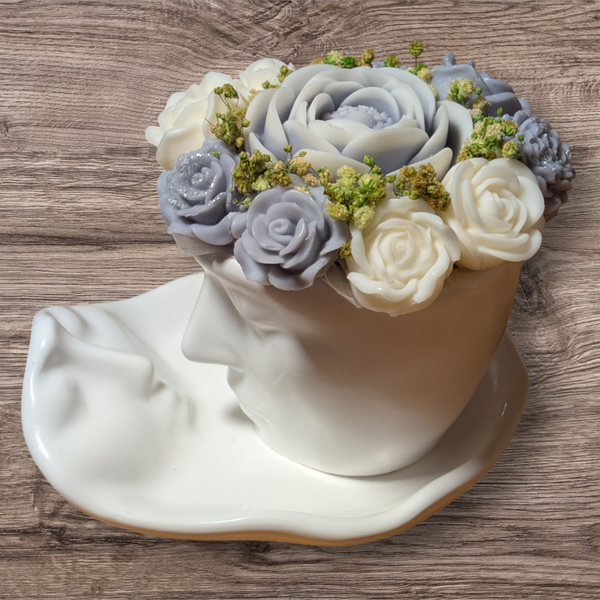 Romantischer Blumentopf "Gesichter" mit Wachsblütenweiß/grau