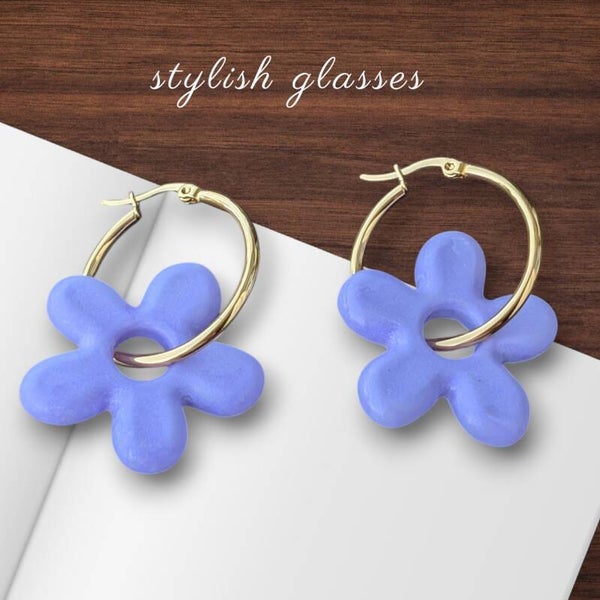 Modeschmuck Ohringe mit Blumenanhänger aus Leichtbeton