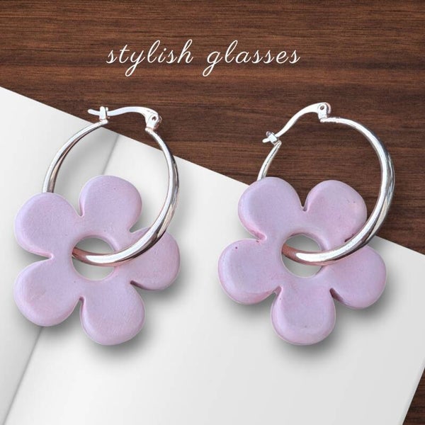Modeschmuck Ohringe mit Blumenanhänger aus Leichtbeton