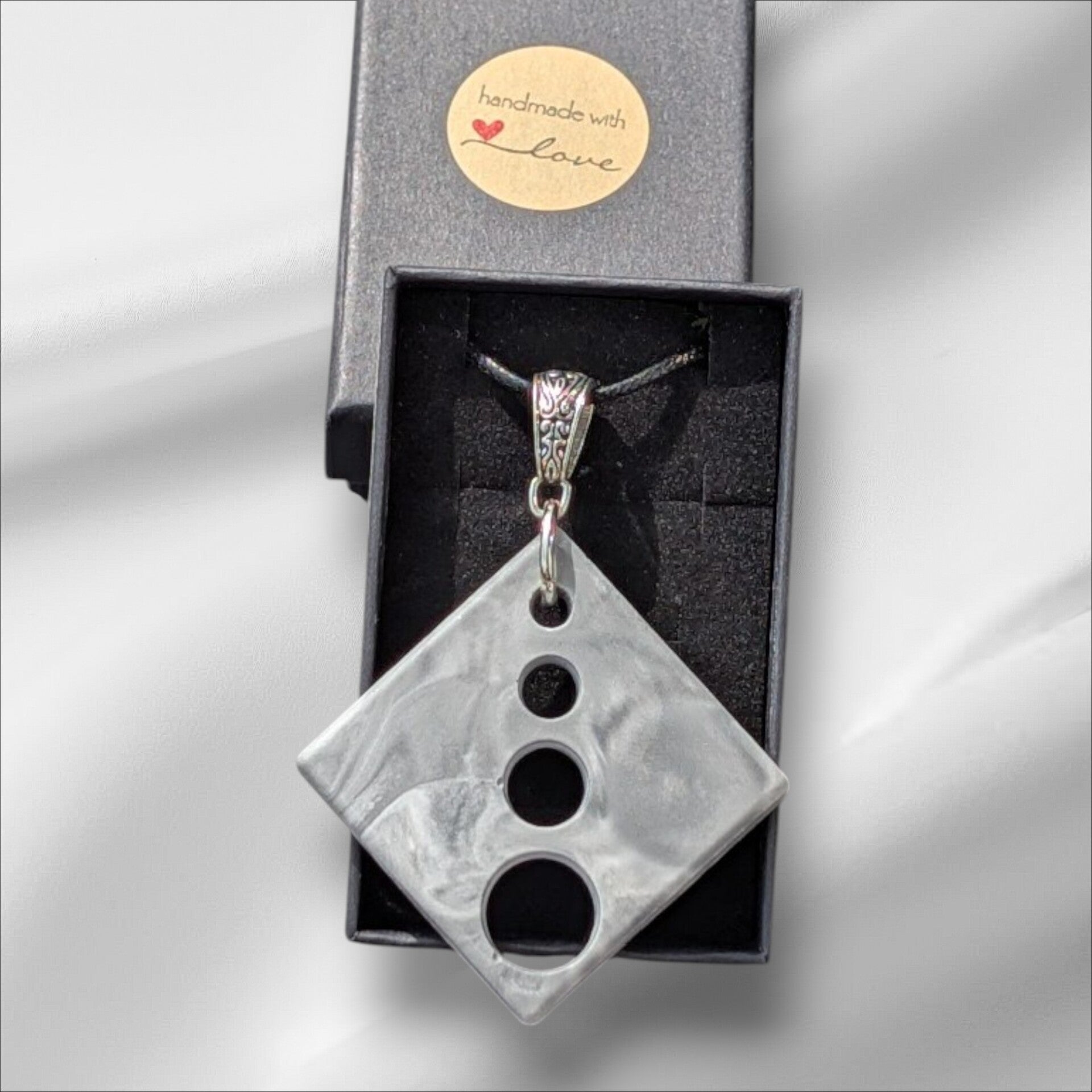 Leichtbeton Modeschmuck