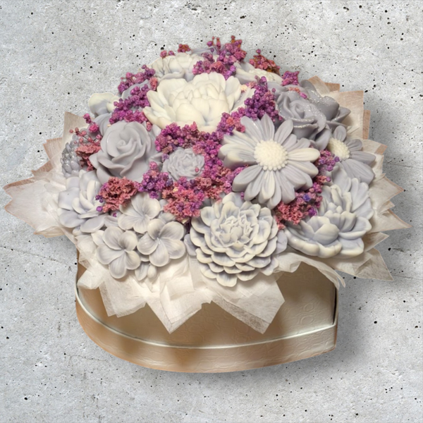 Herz Wachsblumengesteck grau/lila 'M"