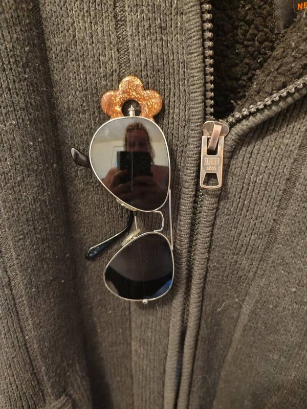 Broche porte lunette